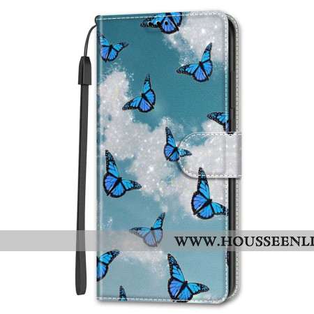 Housse Samsung Galaxy S24 5G Nuages Blancs et Papillons Bleus à Lanière